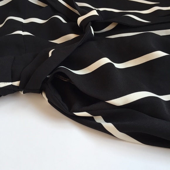 🆕Navy & White Asymmetrical Hem Midi Dress - Picture 5 of 9